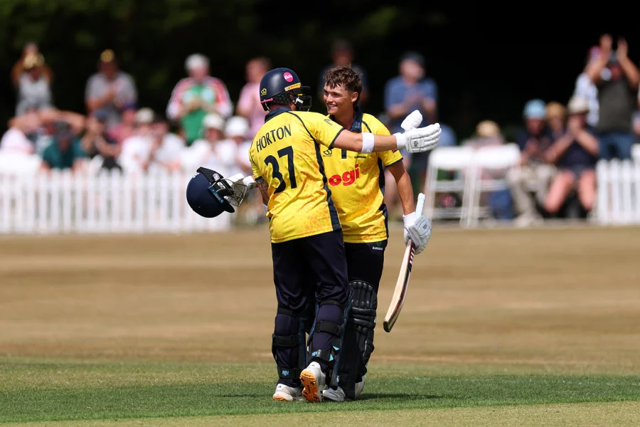 Glamorgan Stun Sussex with 240-Run Partnership