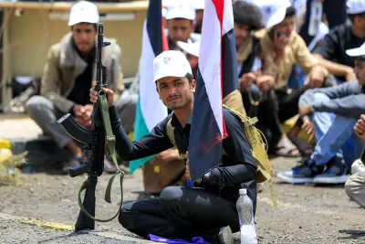 Oil Hits $100 as Houthi Attacks Spread to Red Sea
