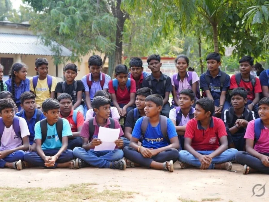 बीड में छात्र प्रदर्शन भड़का टीचर कमी से क्लास ठप
