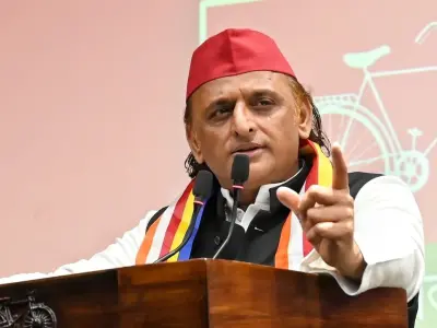 सरकारी स्कूल बंद पर यूपी में अखिलेश का बड़ा दावा