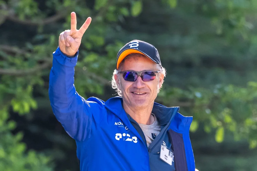 Palantir Q2 Earnings Surge 93% As Karp Celebrates