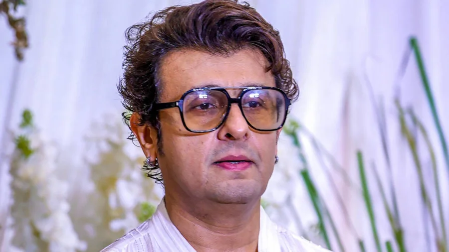 Sonu Nigam Sacrifices College and Romance for Music Career
